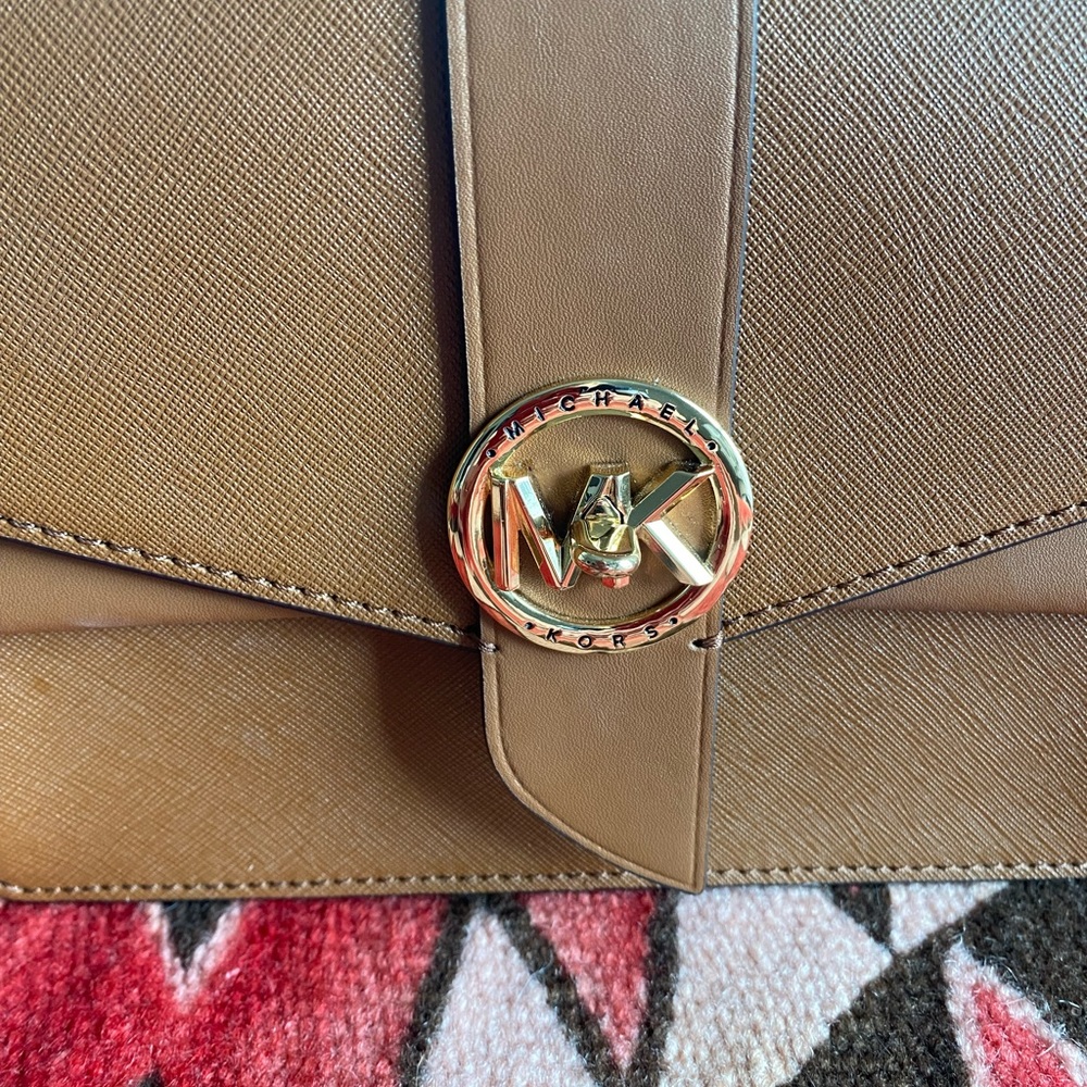 Michael Michael Kors Small Leather Crossbody Bag.